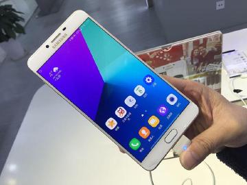6吋手機SAMSUNG C9 Pro 台灣最快2月上市