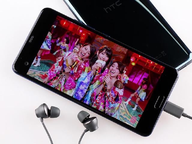 HTC U Ultra智慧個人化音效、雙螢幕規格體驗