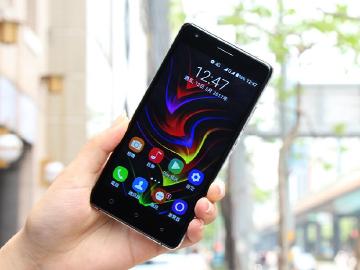 獨立三卡槽設計 G-PLUS F51入門手機實測