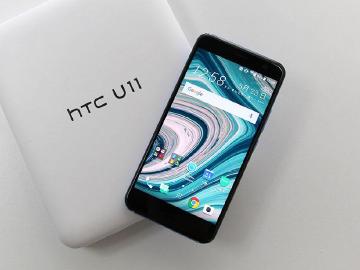 HTC旗艦誠意之作U11炫藍銀開箱 S835跑分實測