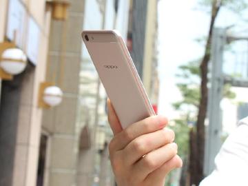 獨立三卡槽規格 OPPO A77自拍美顏機開箱