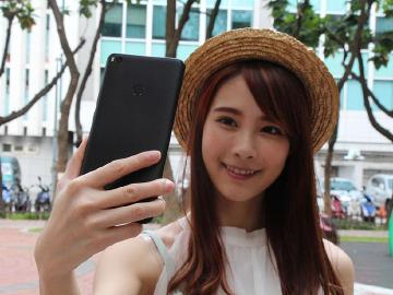 大螢幕、大電量 6.44吋小米Max 2磨砂黑開箱