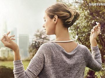 三星系列耳機8月上市 U Flex頸環式具彈性可彎折