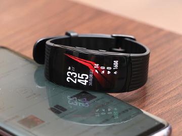 三星Gear Fit2 Pro開箱 主打游泳訓練[IFA 2017]