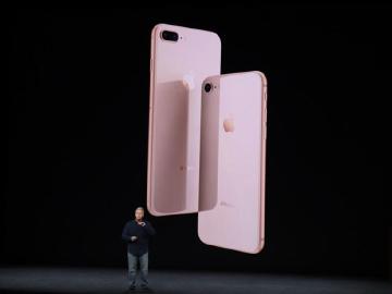 iPhone 8、8 Plus採前後玻璃、金屬機身設計