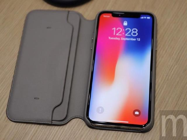 iPhone X專屬翻頁保護殼、一次可充多樣裝置的AirPower充電板