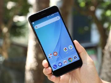 小米A1開箱 Android原生系統、雙鏡頭規格