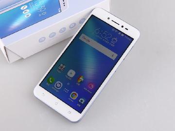 冰川藍新色開箱!華碩ZenFone Live美顏直播手機