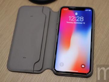 避免消磁 蘋果呼籲別將信用卡等卡片與iPhone一起放上無線充電板