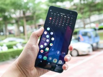旗艦壓軸登場 HTC U11+極鏡黑開箱效能實測