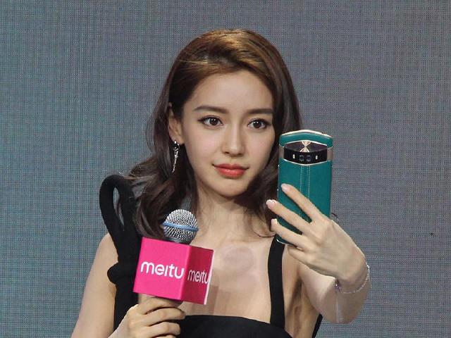 美圖V6奢華自拍手機發表 前後雙像素OIS雙鏡頭規格