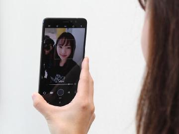 HTC U11 EYEs中階18:9手機 5MP自拍雙鏡頭規格實測