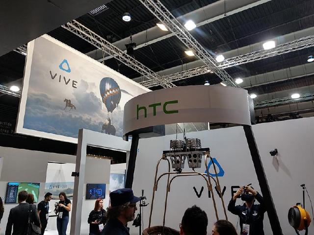 HTC展出VIVE Pro與U11+ 王雪紅闡述VIVE願景[MWC 2018]