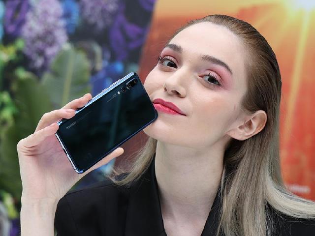 華為副總裁談HUAWEI P20 Pro三鏡頭手機的設計與功用