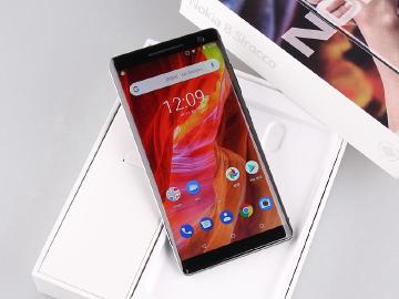 姍姍來遲的旗艦手機 NOKIA 8 Sirocco限量開箱