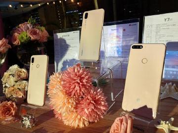 [動手玩]華為粉紅新機P20、nova 3e與新版Y7 Prime登台