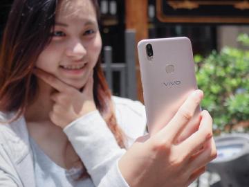 獨立三卡槽 AI自拍瀏海機 vivo V9開箱評測