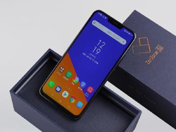 華碩ZenFone 5Z平價旗艦 S845、6GB規格開箱跑分