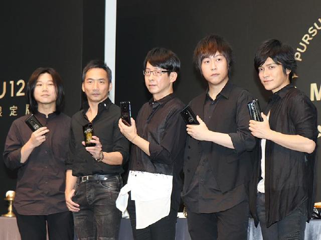 五月天代言加持 HTC U12+限定版手機上市