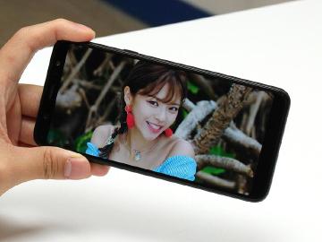 24MP前鏡頭 3段鎂光燈 SAMSUNG A6+開箱