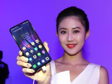 錄影還能修身形 6.41吋水滴螢幕vivo X23發表