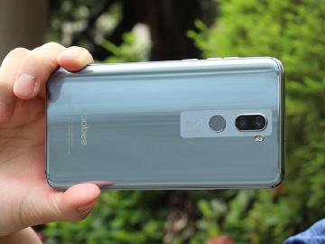 3D玻璃美背 16MP前後鏡頭 koobee F2 Plus開箱