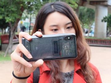 透明機身設計 6.21吋小米8 Pro螢幕指紋版開箱評測