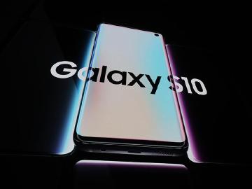 三星S10系列與折疊螢幕手機Fold發表 Galaxy多款穿戴同步亮相