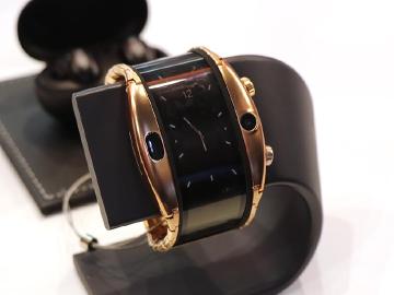 腕部曲面手機nubia α 支援eSIM具聲控與懸浮操作[MWC 2019]