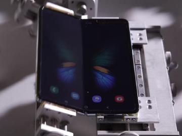 三星展示Galaxy Fold可折疊螢幕測試 強調可達20萬次開合