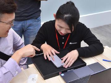 華為手機鎖定花粉 6/14推出4大回饋與7大服務