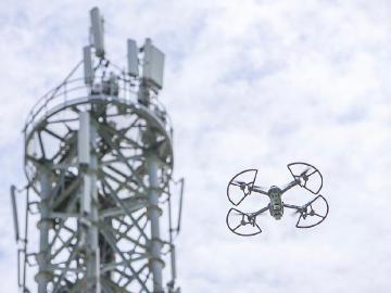 遠傳導入docomo sky 以無人機結合AI進行基地台鐵塔檢測