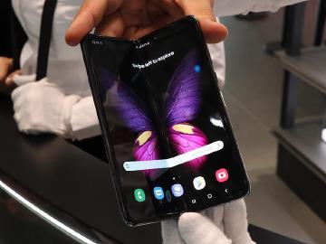 三星可折疊螢幕手機 Galaxy Fold實機體驗[IFA 2019]