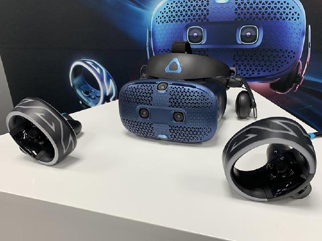[影片]HTC發表全新VR頭戴裝置 VIVE Cosmos動手玩