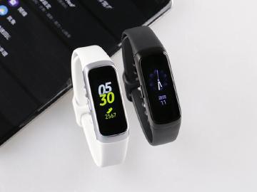 壓力偵測、即時訊息 SAMSUNG Galaxy Fit智慧手環