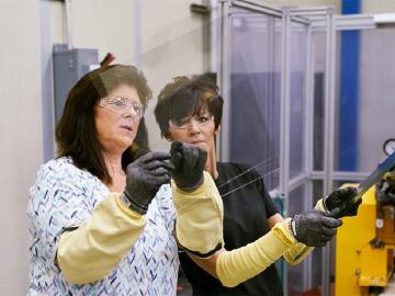 蘋果向康寧投資2.5億美元 確保玻璃供應與新技術應用