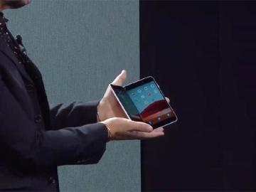 微軟說明Surface Duo為何不採用可凹折的軟性螢幕