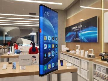 小米折疊螢幕手機專利神似MIX Alpha 四鏡頭搭雙後折設計