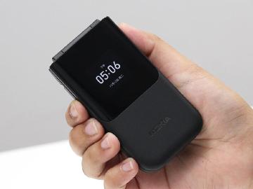 經典折疊手機復刻加入4G功能 Nokia 2720 Flip開箱