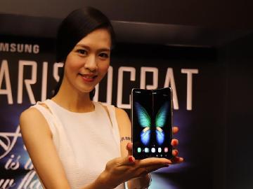 三星Galaxy Fold摺疊螢幕手機1月上市 12/27開放限量預購
