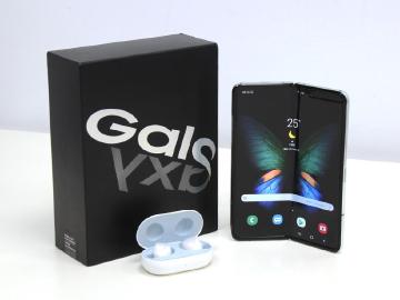 三星摺疊手機Galaxy Fold 台灣版本開箱與跑分