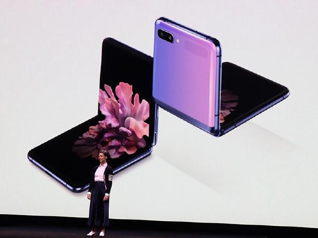 三星發表Galaxy Z Flip小巧折疊手機 Thom Browne聯名款同步推出