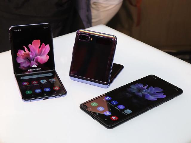 三星Galaxy Z Flip維修難度比Fold好些 UTG玻璃外有塑膠保護層