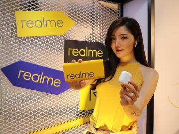 realme加速引進非手機品項 Buds Air真無線耳機、行動電源發表
