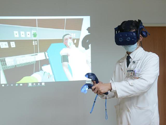 HTC DeepQ聯手醫療單位 利用VR訓練新冠肺炎照護
