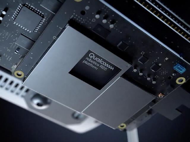 高通發表全球首個具備5G與AI的機器人平台RB5
