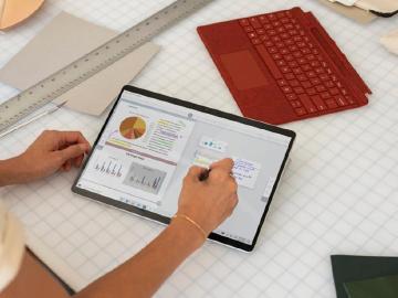 微軟升級Surface Pro X 新增SQ2處理器、白金色款式