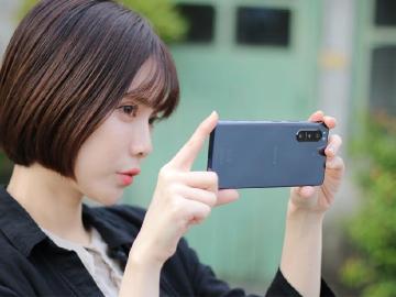 單手好掌握、5G旗艦手機 Sony Xperia 5 II開箱測試