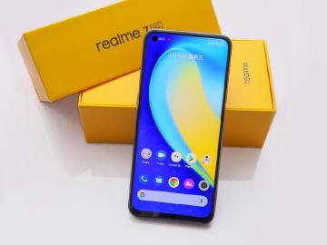 120Hz螢幕、萬元有找5G雙卡手機 realme 7開箱
