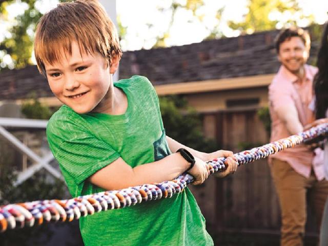 Fitbit Ace 3兒童智慧手環3月底開賣 小小兵錶帶同步推出